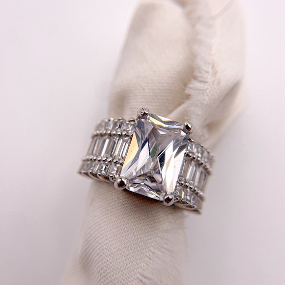 Emerald, square, baguette cut cubic zirconia silver toned ring. Size 4.75 - Picture 1 of 9